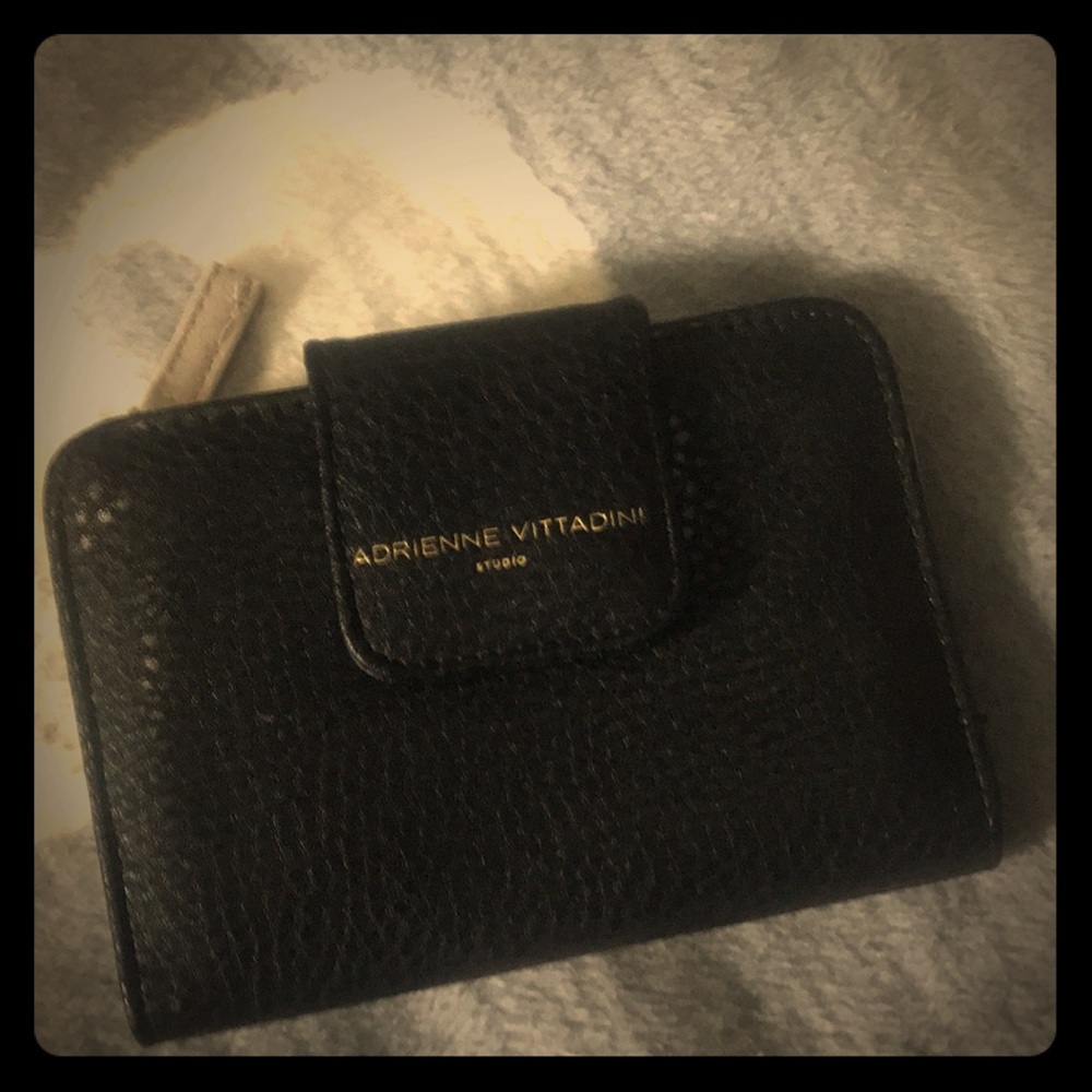 Adrienne Vittadini wallet